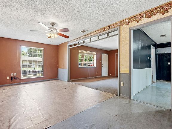 5th image of 309 Janice St