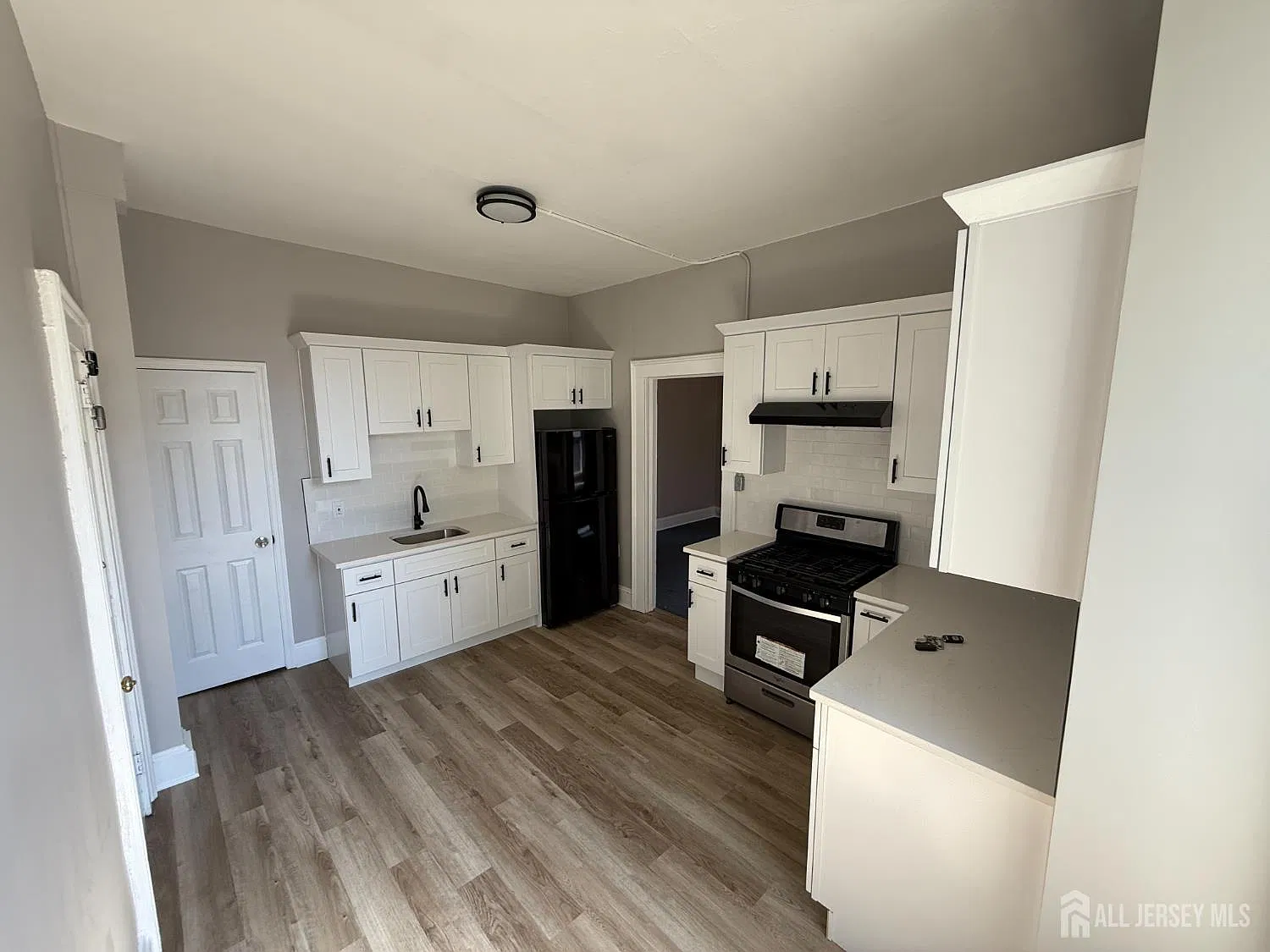 1 bed, 1.0 bath, $1,700 — Photo 3