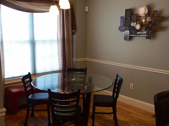 Eat-In Kitchen