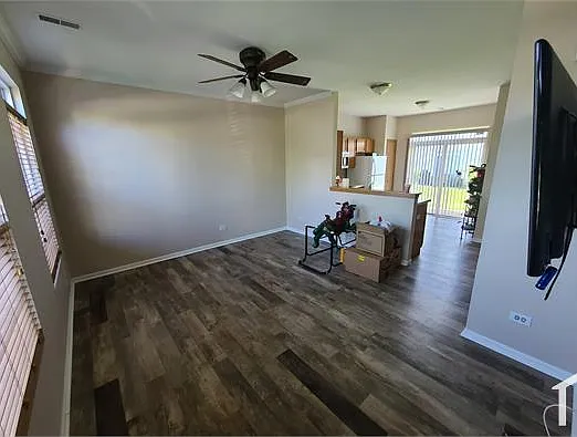 4 bed, 1350 sqft, $3,099 — Photo 2