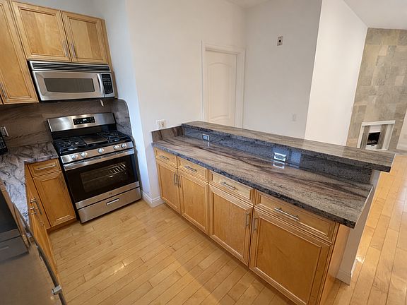 4th image of 2263 Fox Hills Dr APT 304