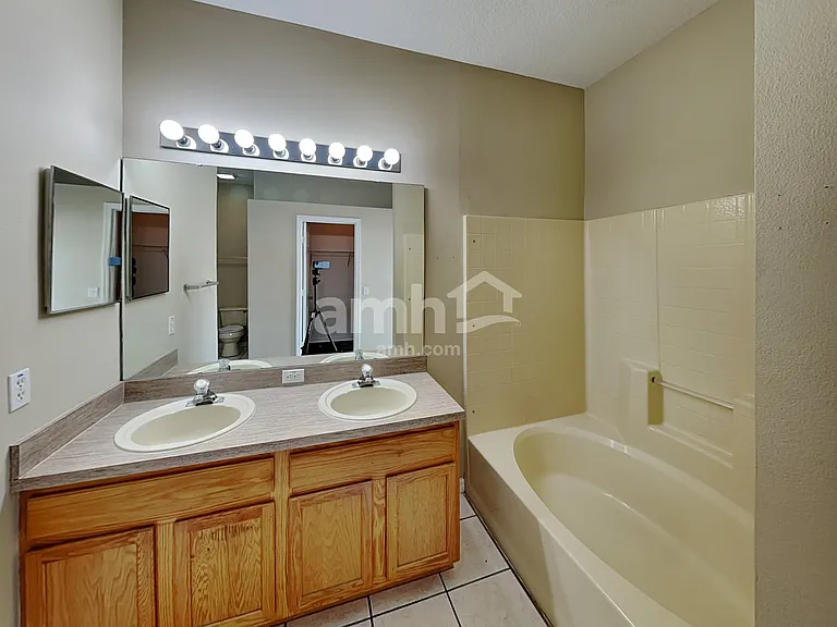 2505 Sherbrook Ln — Photo 15