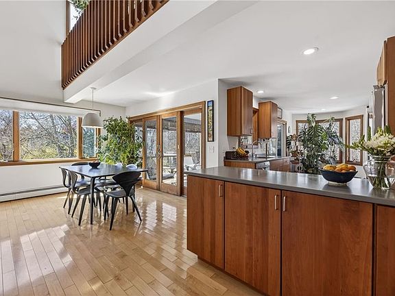 3rd image of 85 Gounod Rd