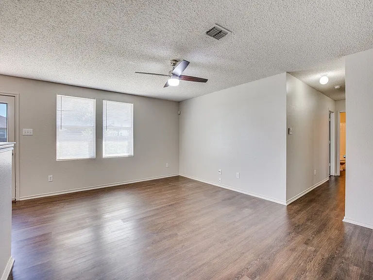 1424 Paint Brush Ct — Photo 4