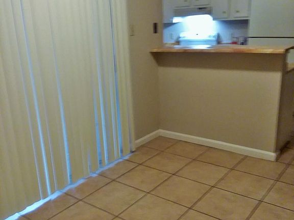 3rd image of 9 Creekmont Ln