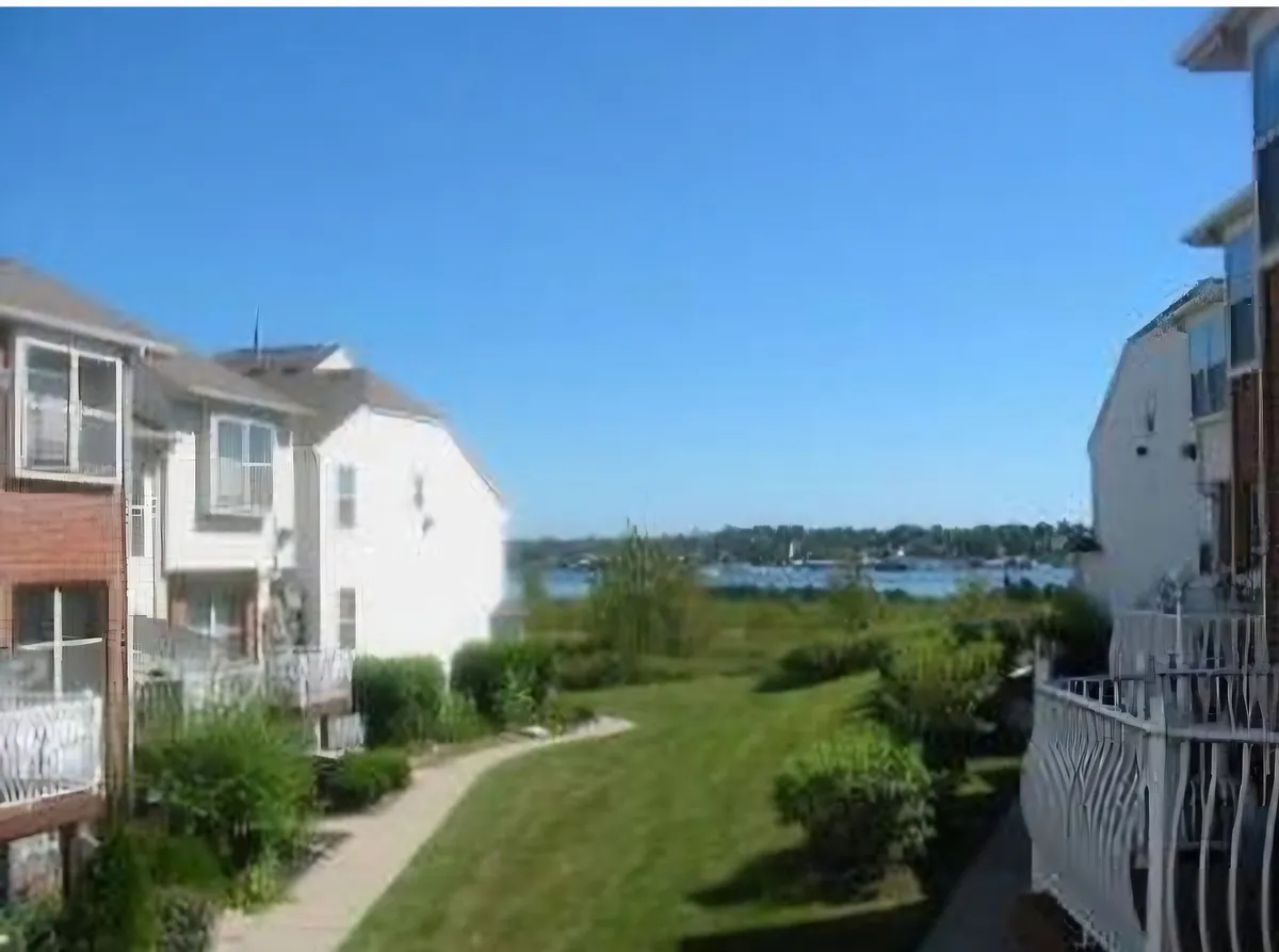 Building Photo - 808 Harbortown Blvd