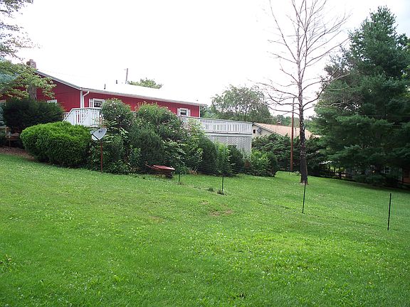 2nd image of 413 Woodie Ave