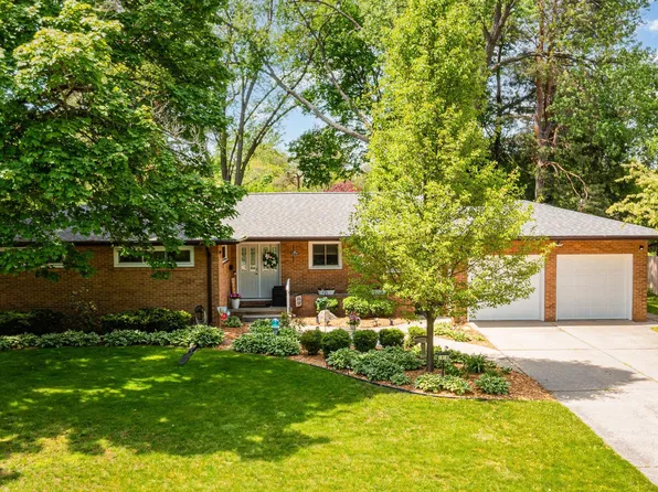 1018 Balfour St, Midland, MI 48640