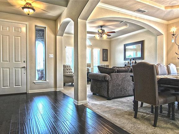 3rd image of 1006 Wooded Creek Dr