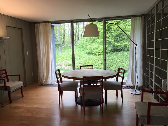 5th image of 7 Hoyts Ln