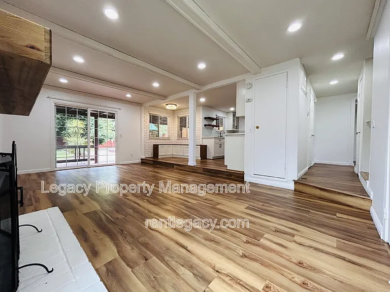 493 Dahlia St — Photo 11
