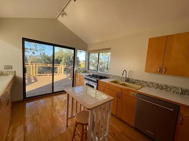 Oakdale Ave, Corte Madera — Photo 4