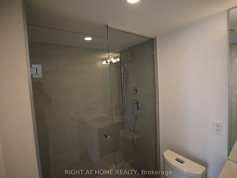 47 Mutual St #804 — Photo 16