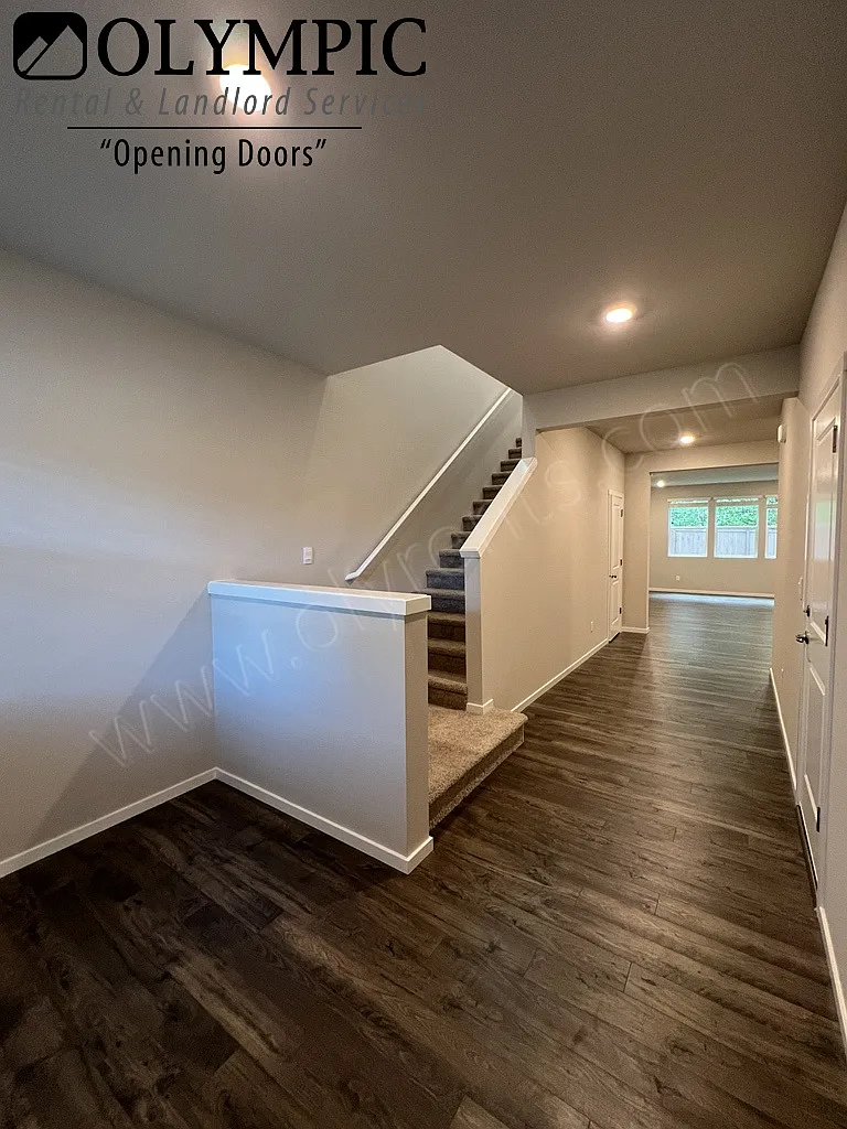 Brand New Constuction! 5 Bdrm + Bonus, 2.75 Bath Home — Photo 4