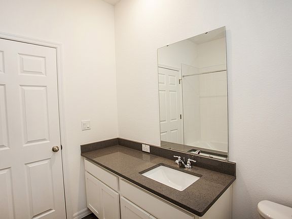 4th image of 492 Firebush Dr