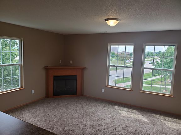 4th image of 299 NE Basswood