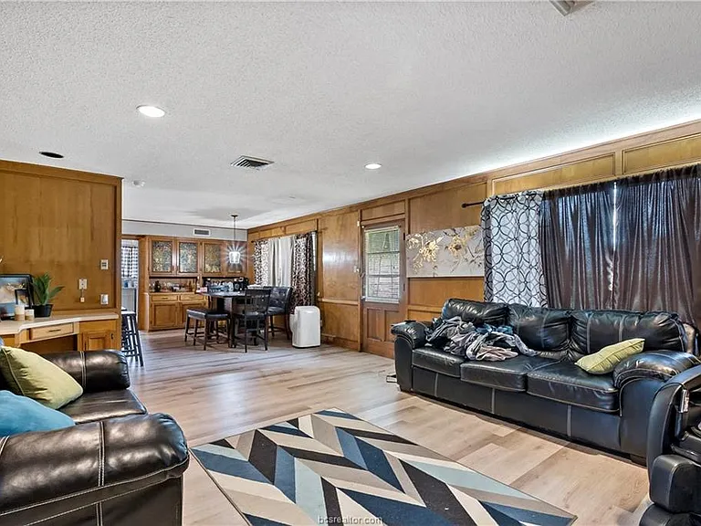 2508 Memorial Dr — Photo 6