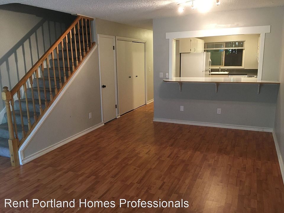 1st image of 2326 NE Lombard St APT 3