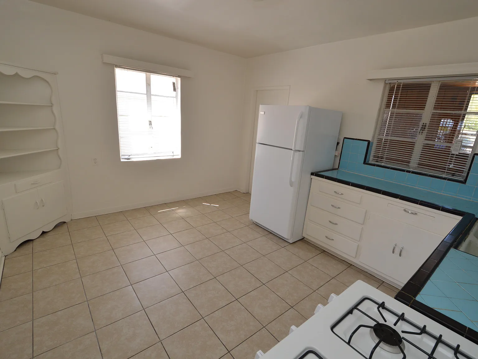 2 bed, 1.0 bath, 998 sqft, $1,250 — Photo 3