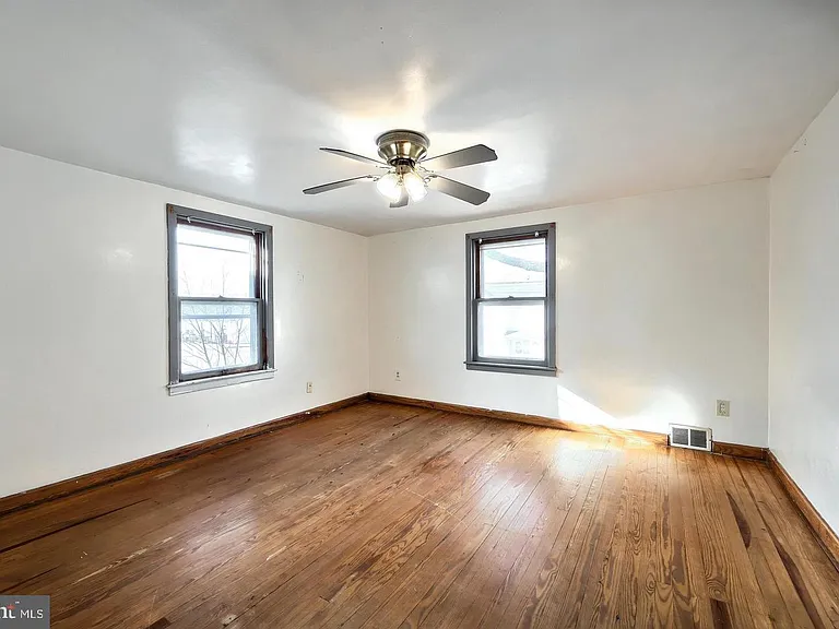 452 W Walnut St — Photo 11