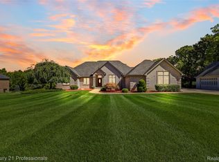 5669 Spruce Trl, Almont, MI 48003