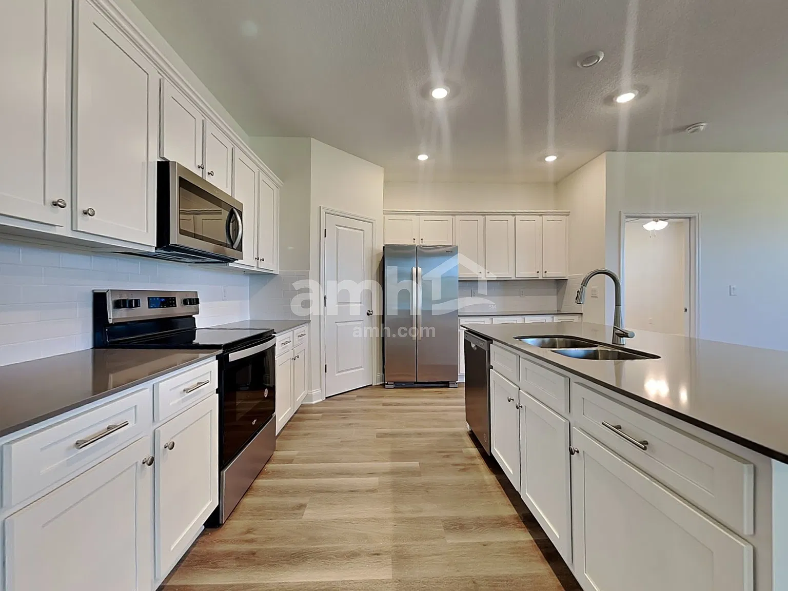 3 bed, 2.0 bath, 1700 sqft, $2,665 — Photo 4
