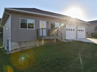 729 Country Dr, Pierre, SD 57501