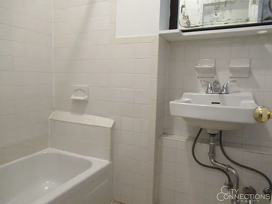 Rented by City Connections Realty | media 14