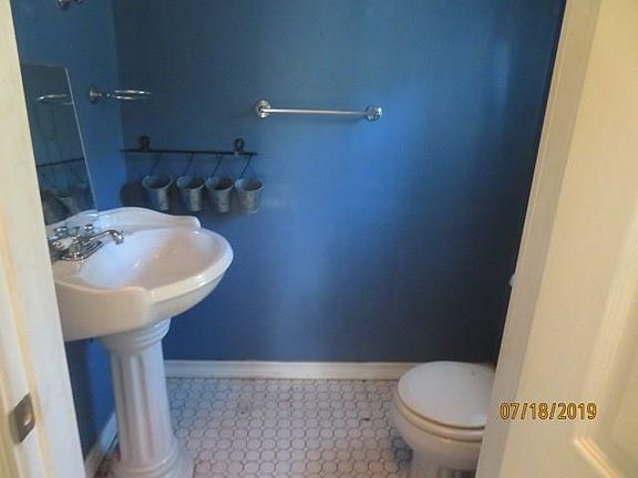 5th image of 45 Sherrard Ave
