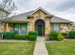 214 Happy Ln, Red Oak, TX 75154