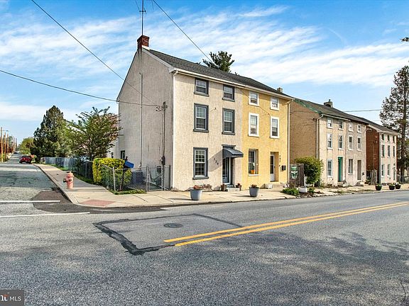 2nd image of 139 Emmett St