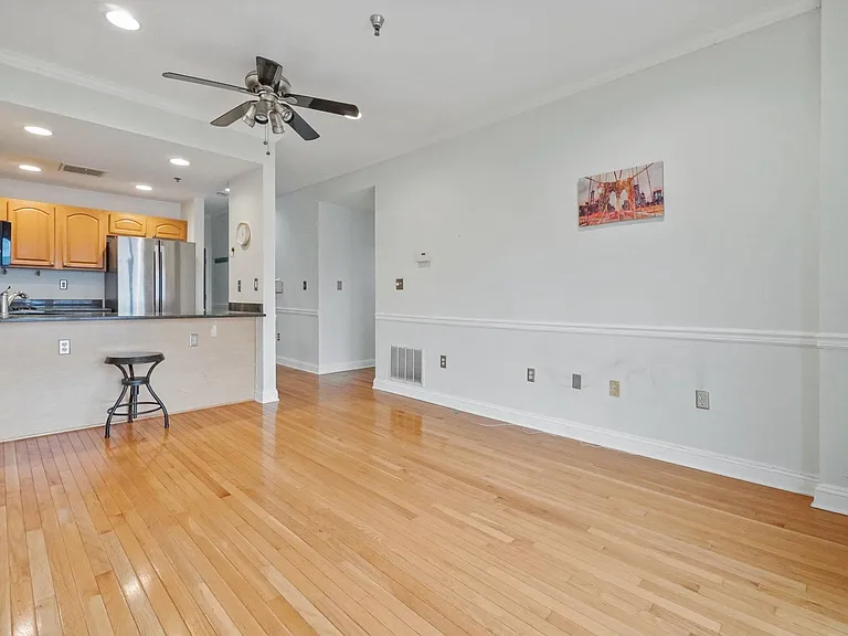 84 Adams St #5C — Photo 1