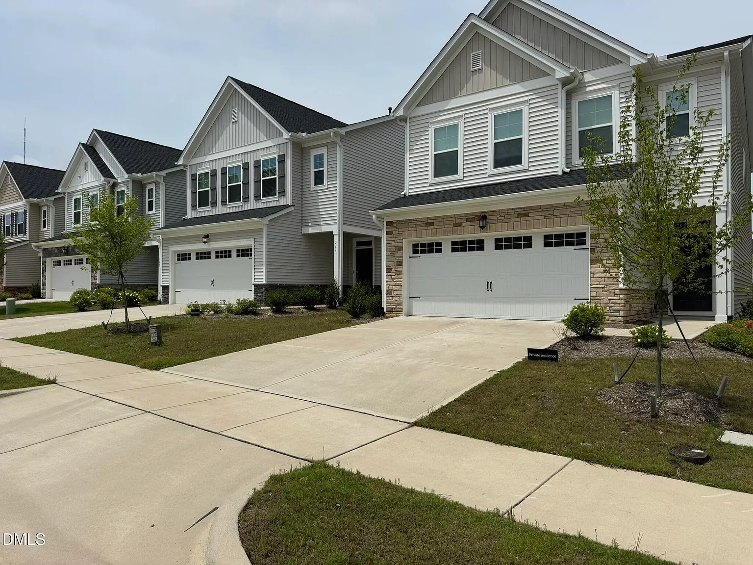 3 bed, 2.5 bath, 2000 sqft, $2,145 — Photo 2