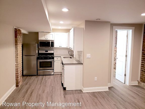 2nd image of 522 Gladstone Blvd Unit 15