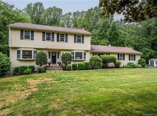 95 Wildwood Dr, Stratford, CT 06614