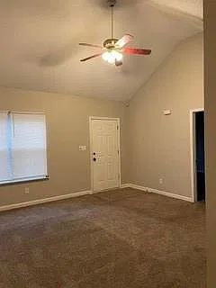 3 bed, 1.5 bath, 1274 sqft, $1,400 — Photo 2