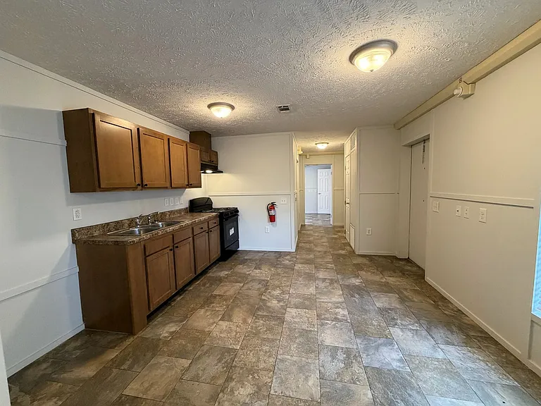 1030 Mildred St #12 — Photo 5