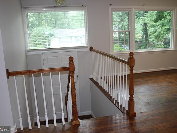 4th image of 905 Shady Dr SE