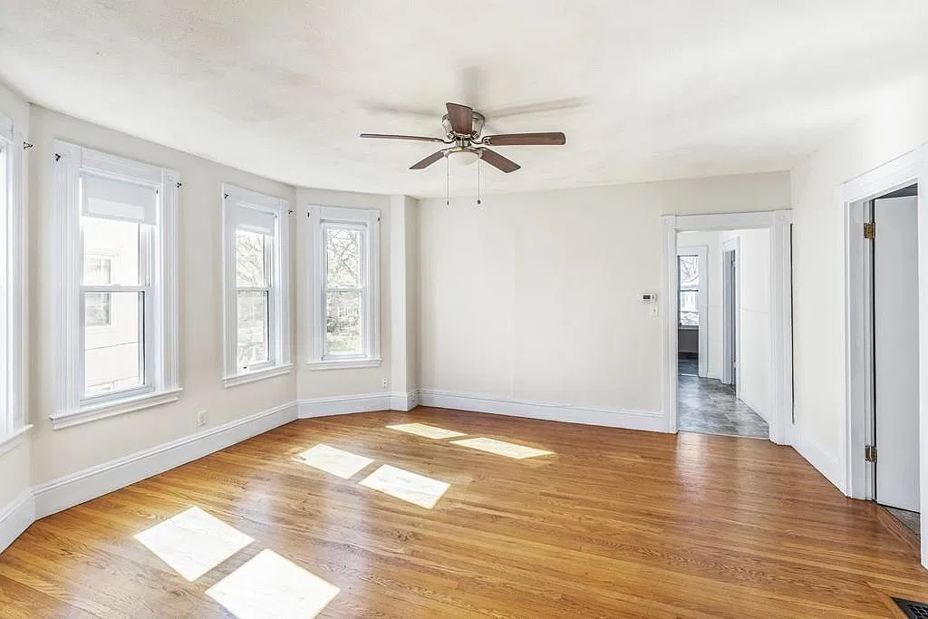 3 bed, 1200 sqft, $3,300 — Photo 1
