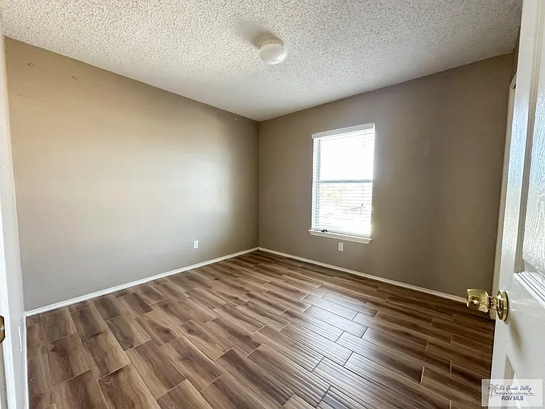 3453 Burgundy Dr — Photo 15
