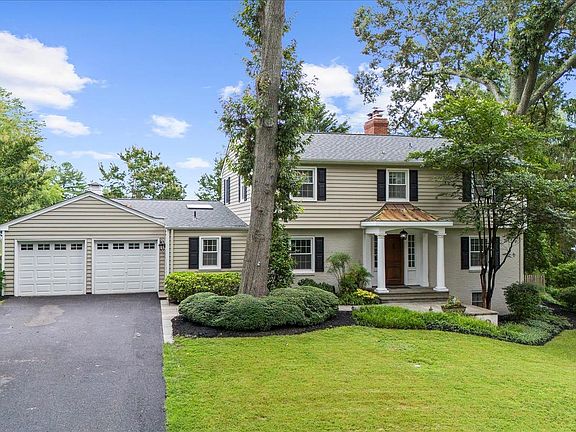 3rd image of 305 Saint Ives Dr