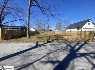 201 Earl St, Greer, SC 29651