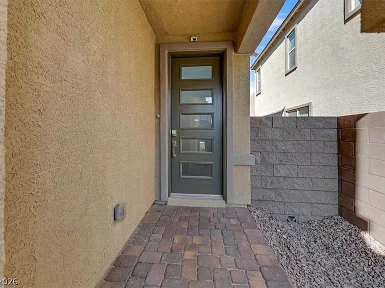 299 Mount Tyndall St — Photo 4