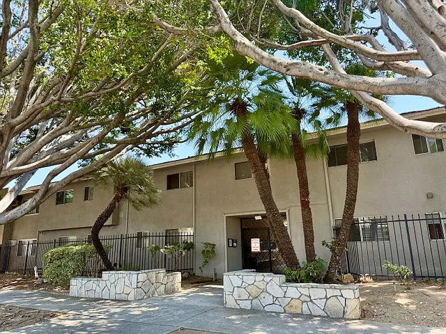 6706 York Blvd — Photo 2