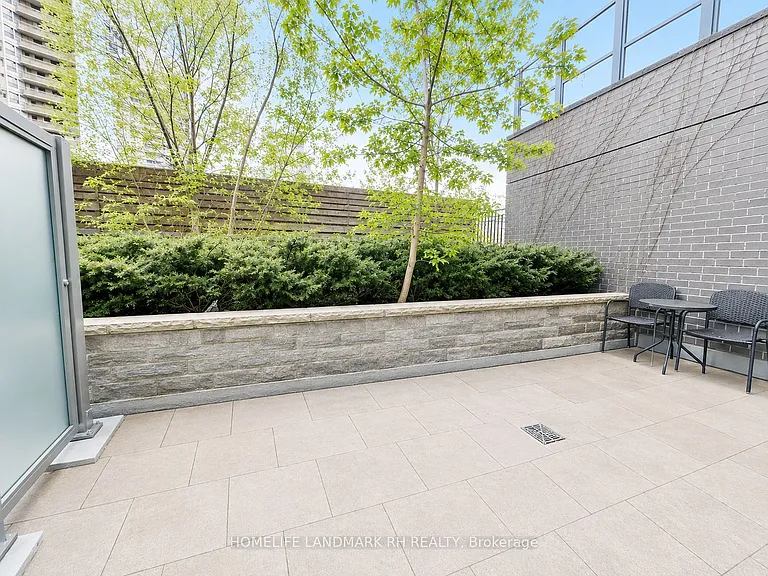 18 Graydon Hall Dr #208 — Photo 10