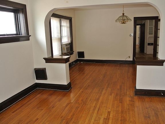 3rd image of 5628 S Kingshighway Blvd Floor 2