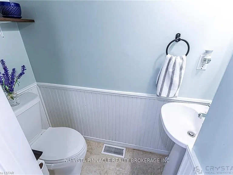 7 Ranchwood Cres — Photo 11