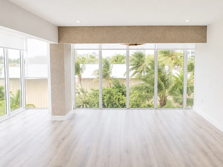550 Ocean Dr #5D — Photo 1