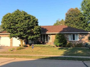 701 S 8th St, Eldridge, IA 52748