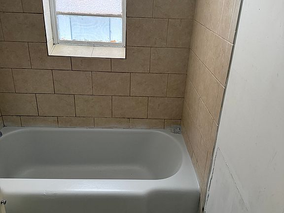 5th image of 133 W Ridge Rd #105